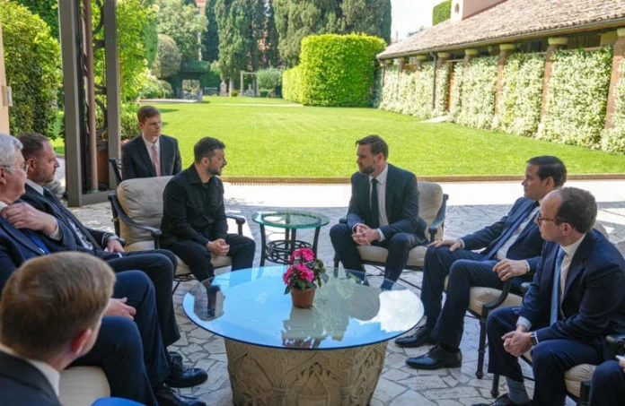 Ukraine: rencontre Zelensky-Vance à Rome, à la veille de l’appel attendu entre Trump et Poutine