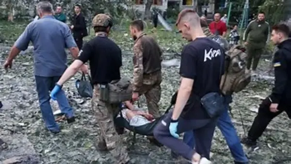 Ukraine: au moins 14 morts à Kiev, Zelensky dénonce « l’une des pires attaques » russes