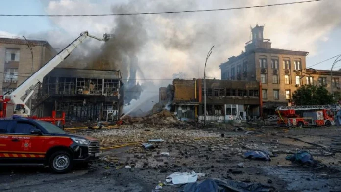 Ukraine : Moscou juge le conflit « existentiel » après avoir effectué des frappes de représailles