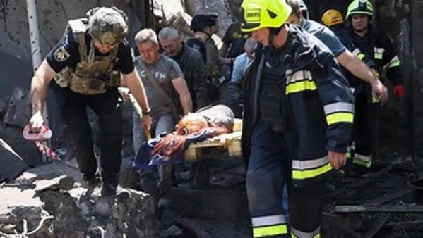 Ukraine: 19 morts dans des frappes russes dans la région de Dnipropetrovsk