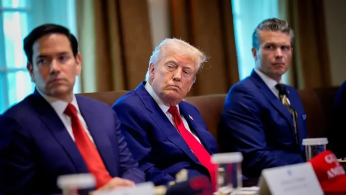 Trump face au choix d’intervenir en Iran