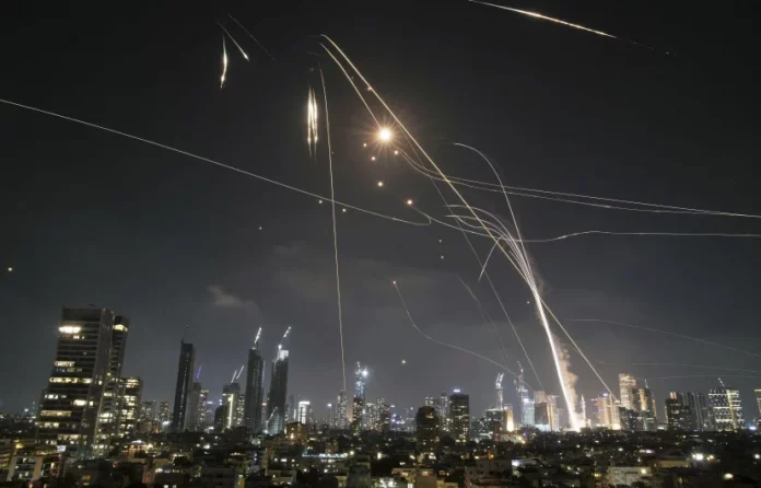 L’Iran lance des missiles sur Israël en riposte à une attaque massive