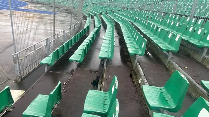 Douala : Des gradins en ruine au stade Omnisport de Bépanda