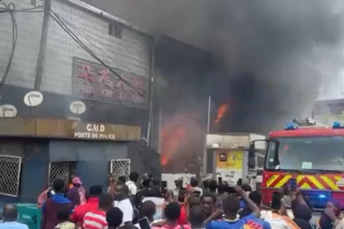 Douala : Un incendie dévastateur ravage le marché chinois