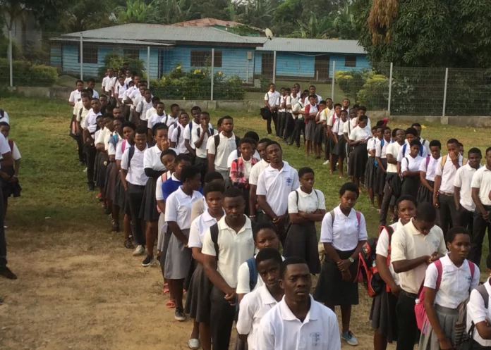 Médecins et enseignants : Les piliers du pays à bout de souffle ?