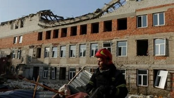 Trois morts dans des frappes ukrainiennes en Russie, une maternité touchée en Ukraine