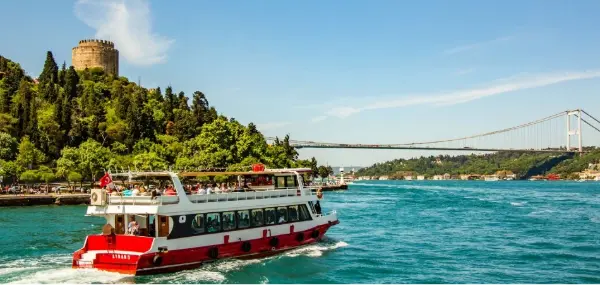 Le ferry d’Istanbul, transport amoureux entre deux continents