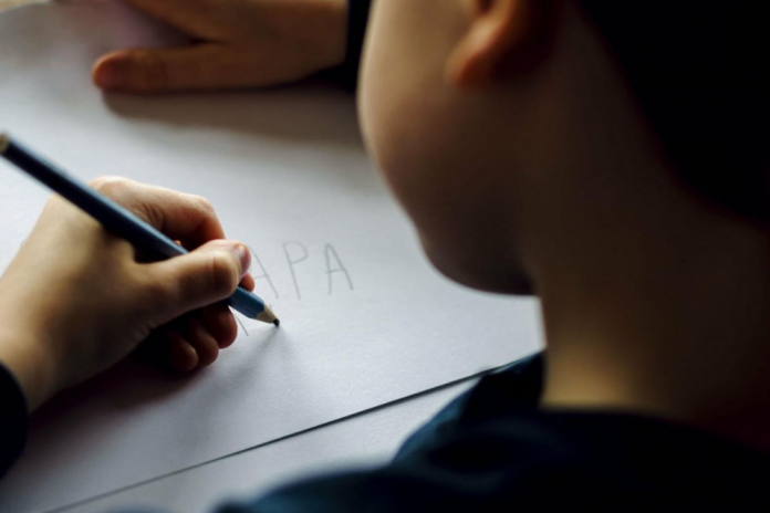 Journée mondiale des gauchers : Entre préjugés et critiques