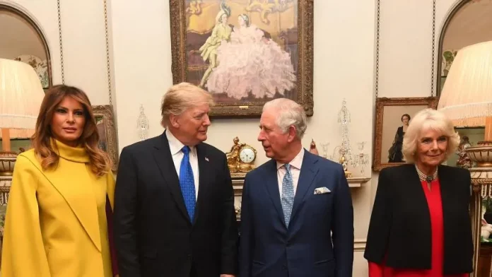 Trump arrive au Royaume Uni pour une deuxième visite d’État à l’invitation de son « ami » le roi