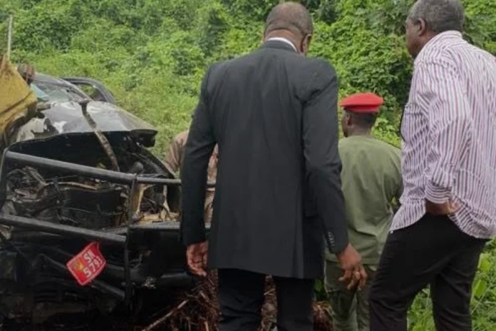 Accident à Boumyebel : Ngallè Bibehe met la main à la pâte