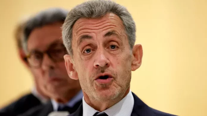 Sarkozy, toujours incontournable à droite, malgré ses déboires judiciaires