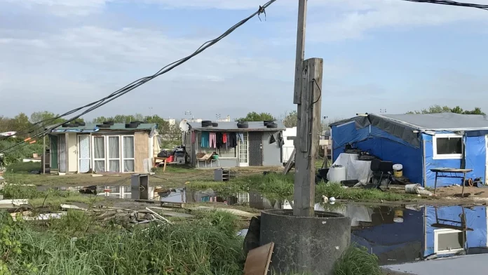 Dans l’un des plus grands bidonvilles de France, l’angoisse de l’expulsion