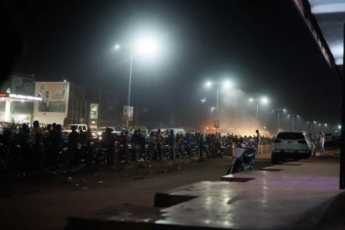 Dans Bamako sous blocus jihadiste, les habitants luttent au quotidien contre les pénuries de carburant