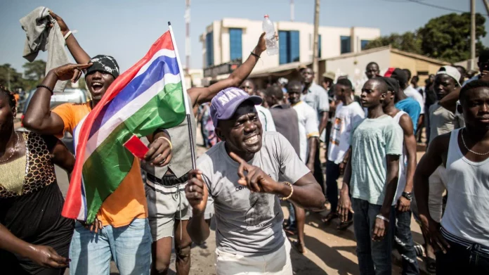 Gambie: présidentielle le 5 décembre 2026, le président Barrow candidat à un 3e mandat