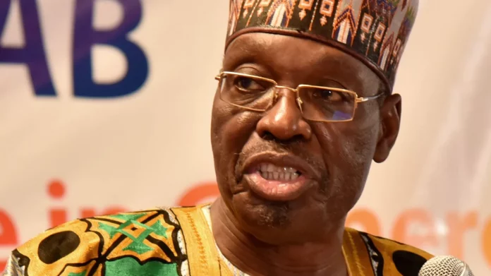 Présidentielle au Cameroun: face à Biya, onze candidats et une opposition divisée