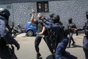 soldats malgaches rejoignent les manifestants