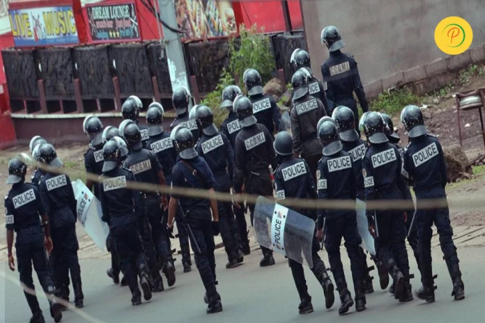 Bonamoussadi : La foule attaque la police pour des urnes