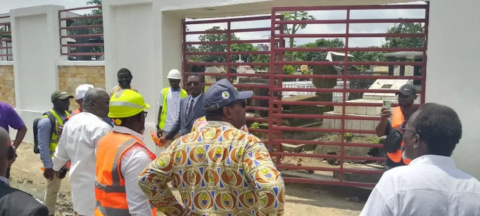 Douala : Le maire de la ville sécurise les cimetières
