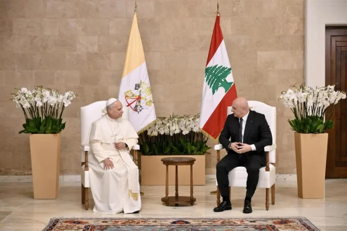 En messager de paix, le pape appelle les Libanais à rester dans leur pays