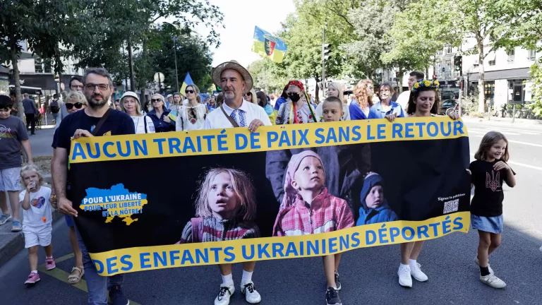 Enfants ukrainiens enlevés depuis 2022 : familles en quête de réponses