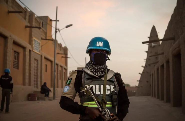 Retrait diplomatique en cascade au Mali