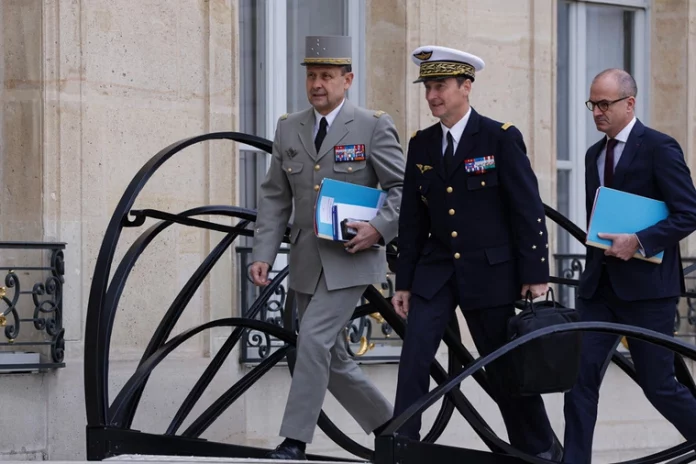 Sacrifice et distance face à la guerre, la France entre vigilance et résilience