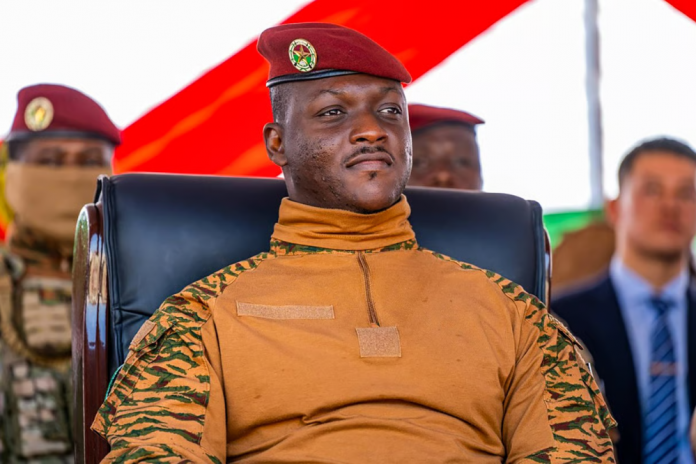 Burkina Faso: le régime militaire va dissoudre les partis politiques