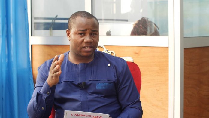 Affaire d’escroquerie présumée : le journaliste Brand Kamga incarcéré à Kondengui