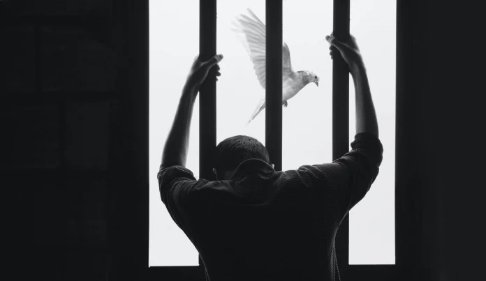Derrière les barreaux : Le cri de détresse d’un citoyen embastillé
