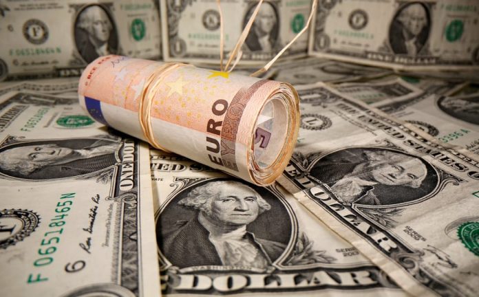 Monnaie: Le dollar atteint un plus bas depuis 2021 face à l’euro