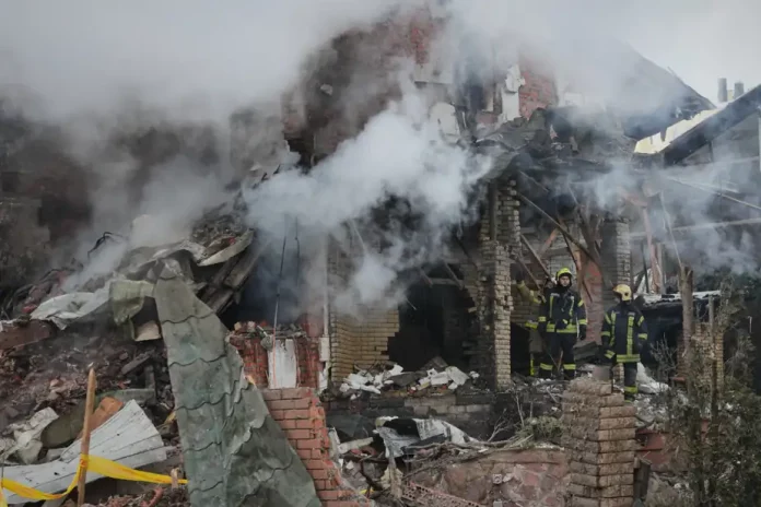 Frappes russes en Ukraine : attaques massives à l’approche du quatrième anniversaire de l’invasion