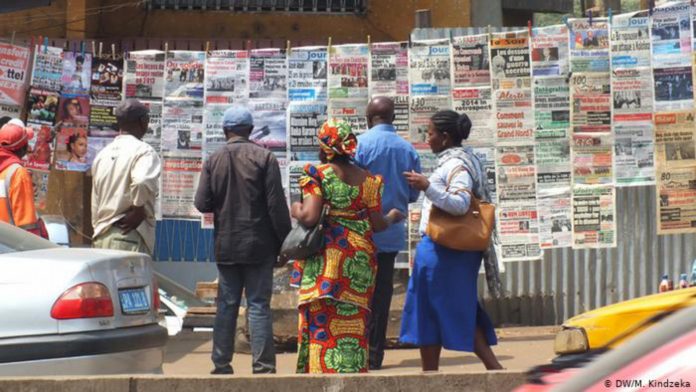 Migrants expulsés au Cameroun: RSF dénonce l’interpellation de quatre journalistes