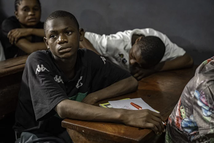 Enfants des rues à Kinshasa : dans la mégapole congolaise, des ONG luttent pour reconstruire l’avenir des shégués