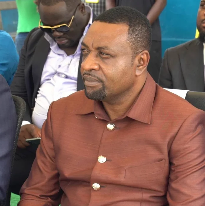 Hôpital de Logbaba : Le Dr Bouting Mayaka prend fonctions