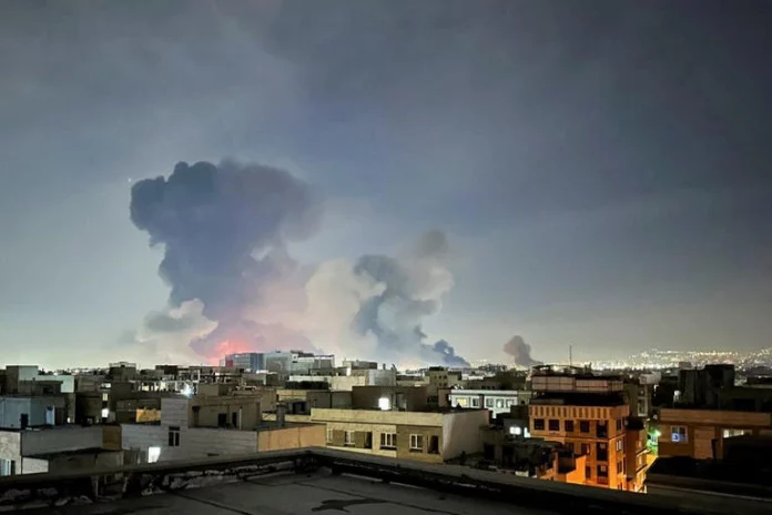L’Iran frappe le Golfe avec intensité : détonations en série, Téhéran refuse de capituler malgré les bombes