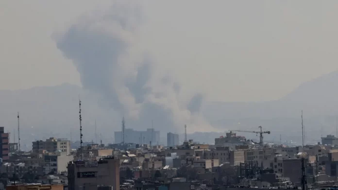 L’Iran frappe l’énergie du Golfe : attaques contre le Qatar et l’Arabie saoudite, le pétrole s’envole