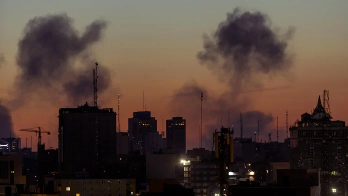 Trump exige la capitulation de l’Iran : pétrole à +30 %, 300.000 déplacés au Liban, l’ONU alerte