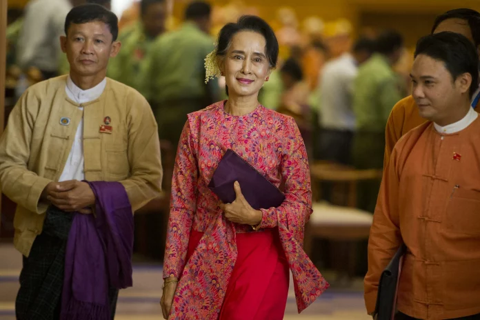 Aung San Suu Kyi : de la prison à la résidence surveillée, un demi-siècle de combat pour la Birmanie