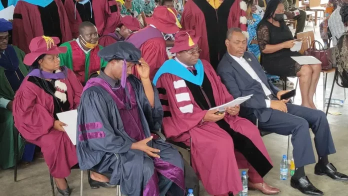 Cycle doctoral privé : Le gouvernement met en garde