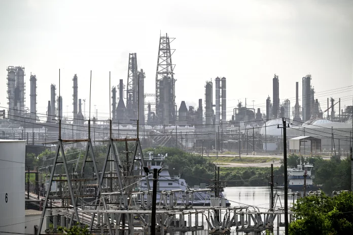 Blocus des ports iraniens : Washington prépare des mois de pression et le pétrole flambe