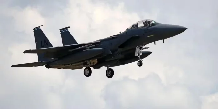 Avion américain abattu Iran : un pilote secouru, le second activement recherché