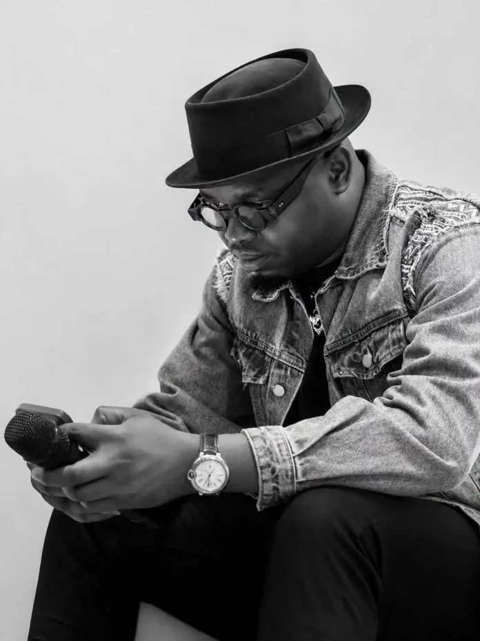 « Le Père, il faut agir »: Moustik le Charismatique interpelle Paul Biya