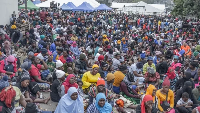 Afrique du Sud : milliers de Malawites entassés espèrent retour