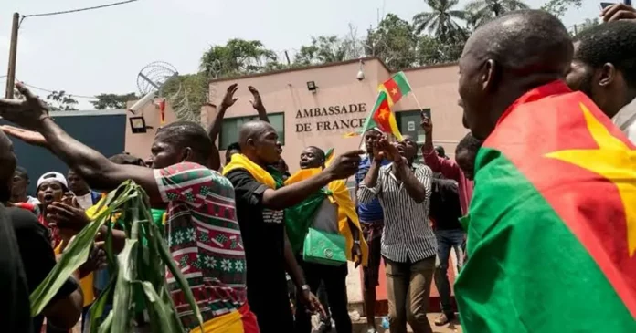 Ambassade de France Yaoundé : Des étudiants en colère