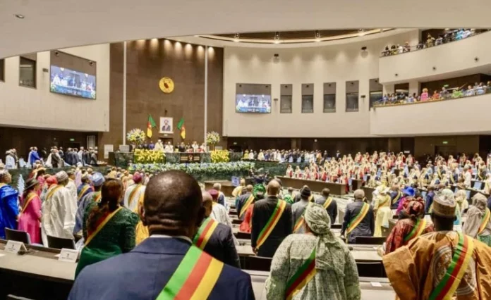 Budget 2027-2029 : le Parlement exige priorité au social
