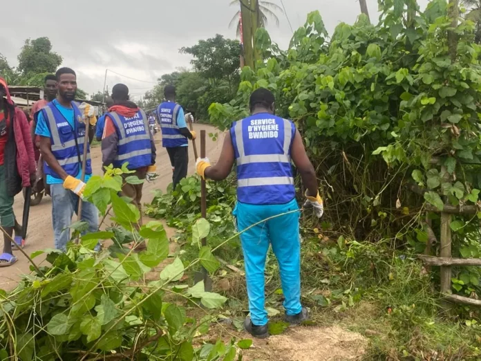 Bwadibo : Le comité de développement fait la propreté