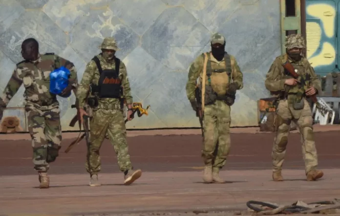 Attaque de mercenaires russes au Mali : des Touareg et jihadistes visent un convoi