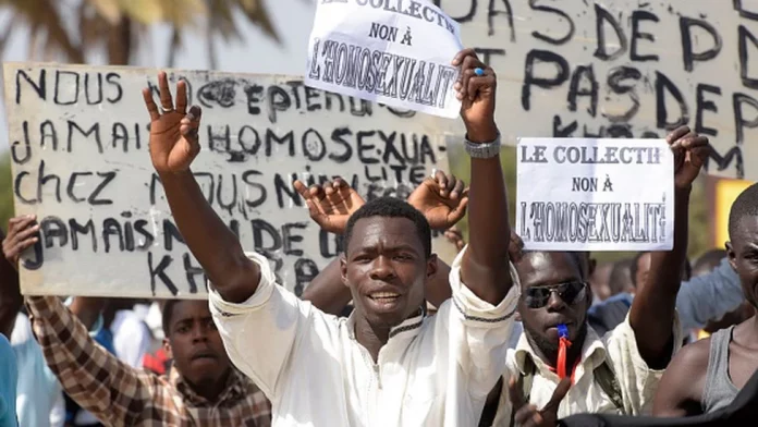 Sénégal : 71 personnes renvoyées en procès pour homosexualité