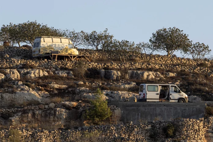 Violence des colons israéliens : l’armée israélienne échoue à lever le siège de Qusra