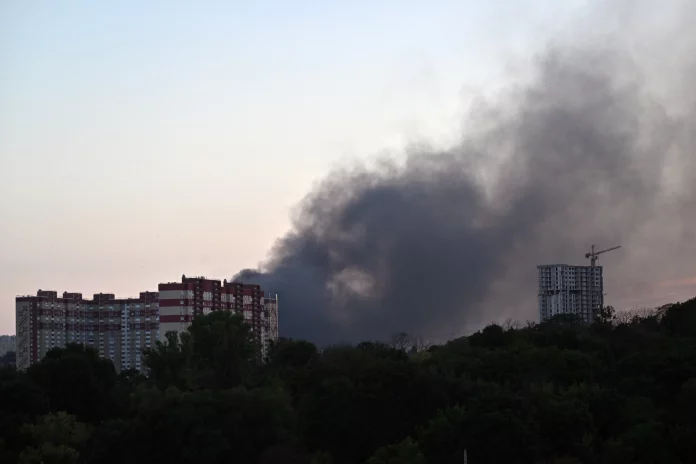 Frappes russes sur Kiev : au moins 16 morts, Zelensky dénonce une escalade